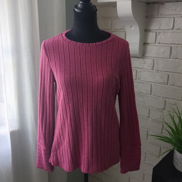 unbranded Tops - **3/$10** Women's Pink Ribbed Top
